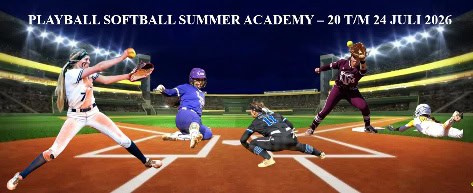 Banner van de Playball Softball Summer Academy, 20 tot en met 24 juli 2026, met vier softbalsters in actie op een veld.